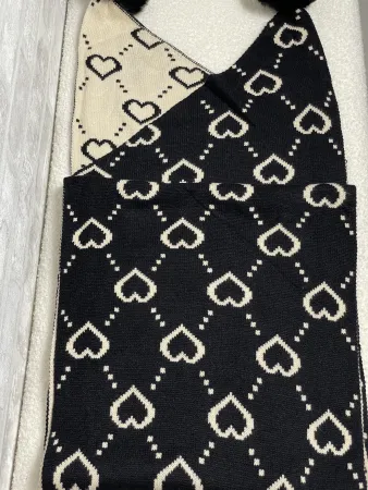Echarpe coeurs noir & beige